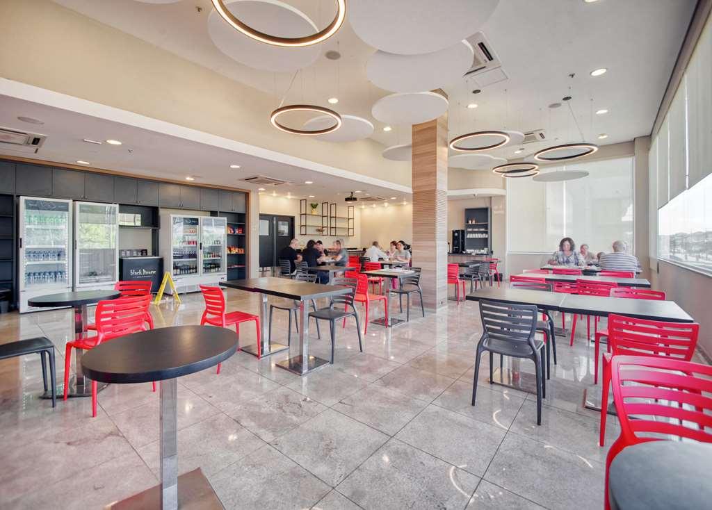 Hus Hotel دورادوس المطعم الصورة